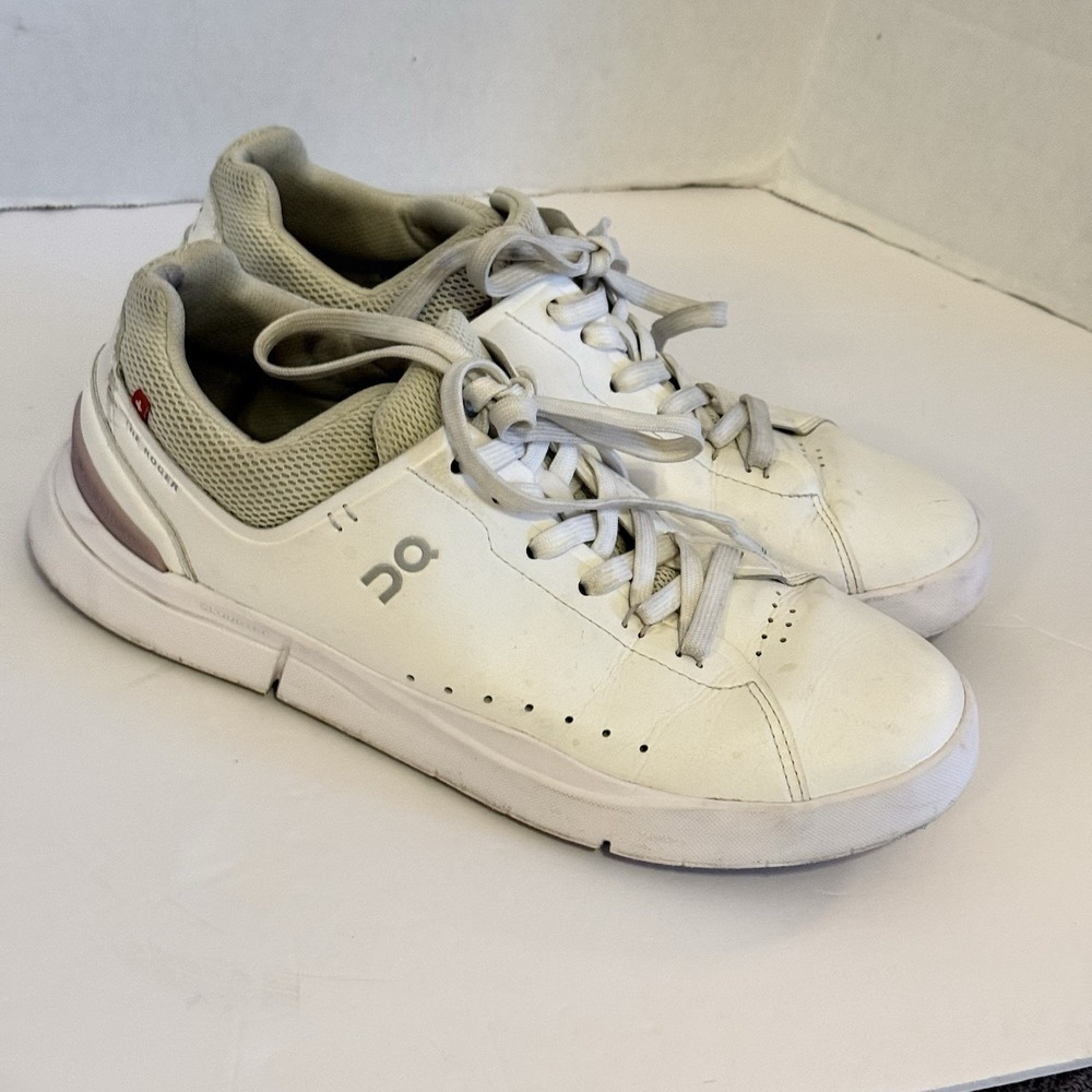 On Cloud The Roger Advantage Sneakers Women's Size 8.5 White & Mauve - Picture 1 of 16